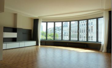 Ixelles, Place Stéphanie, superbe appartement rénové de +/-145m² , 2 chambres